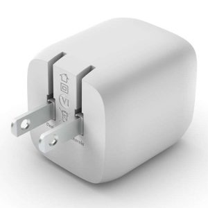 dual port usb-c wall charger close-up